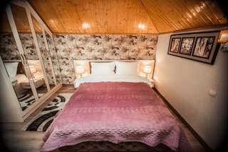 Фото Отель Musmore Hotel Тбилиси Номер Делюкс с кроватью размера «king-size» 1 Отель Musmore Hotel Тбилиси Номер Делюкс с кроватью размера «king-size»-1